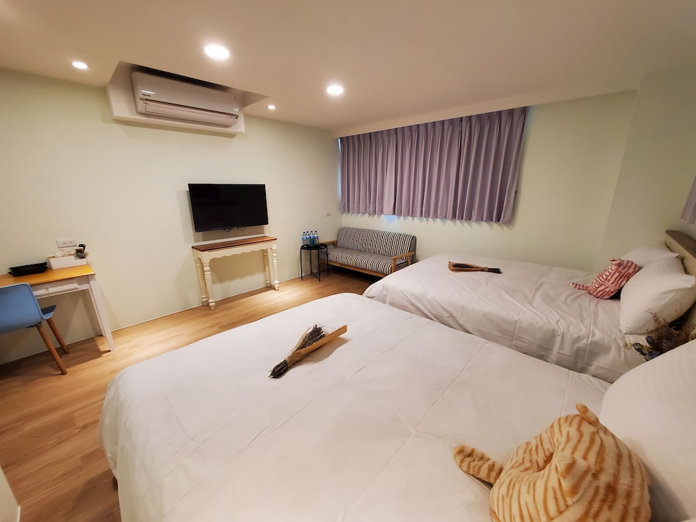 Standard Quadruple Room, Non Smoking - Photo 12