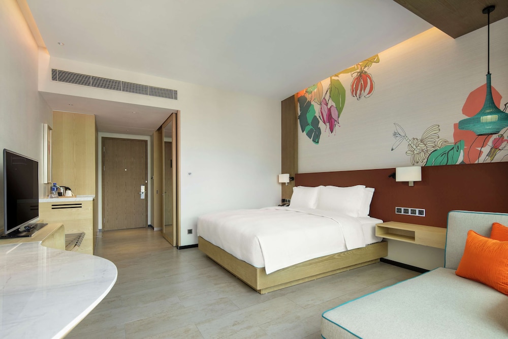 Room, 1 King Bed (Better View) - Photo 2