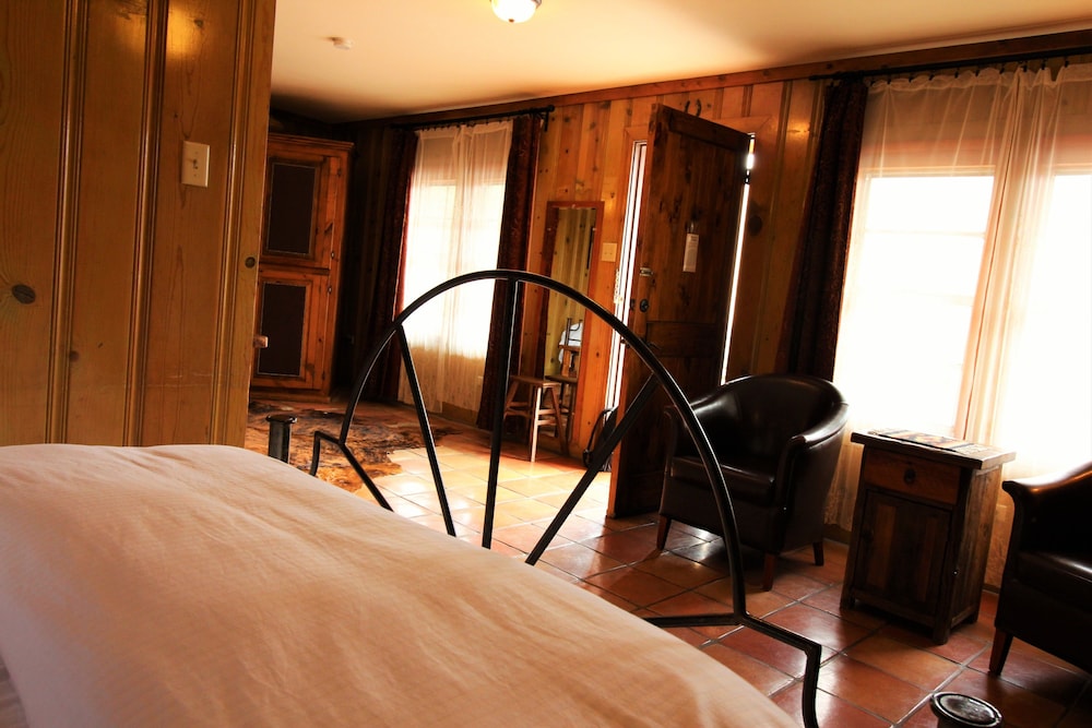 Classic Room, 1 Queen Bed photo 1
