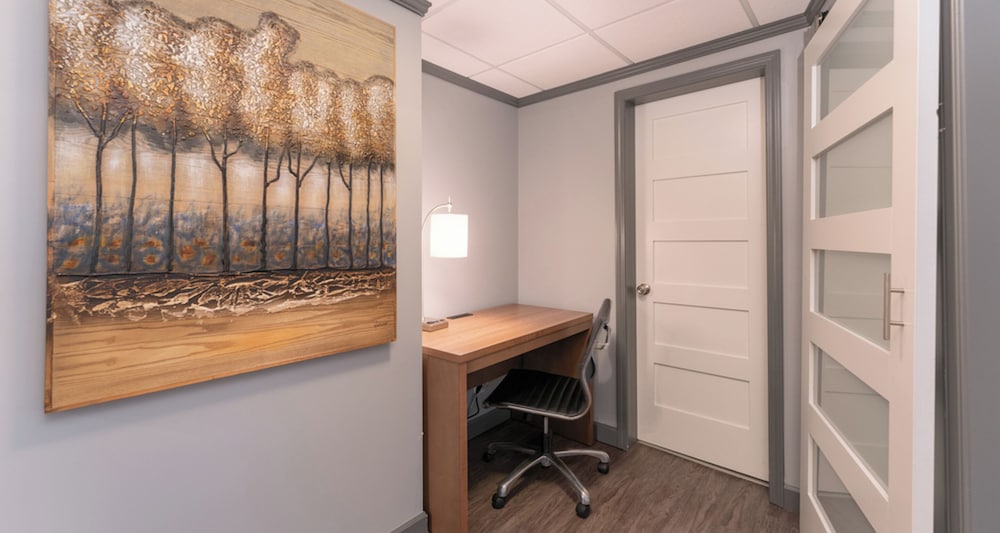 Premium Suite, 1 King Bed, Kitchenette - Photo 2