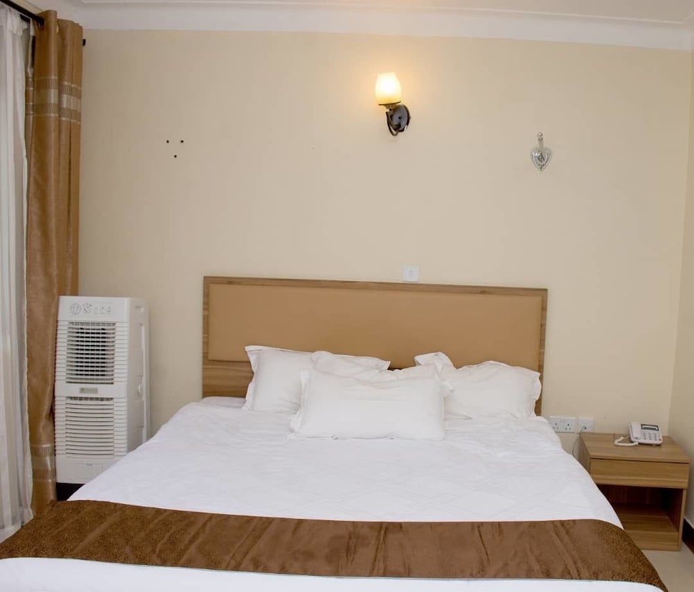 Deluxe Double Room Single Use, 1 Double Bed, Non Smoking photo 2