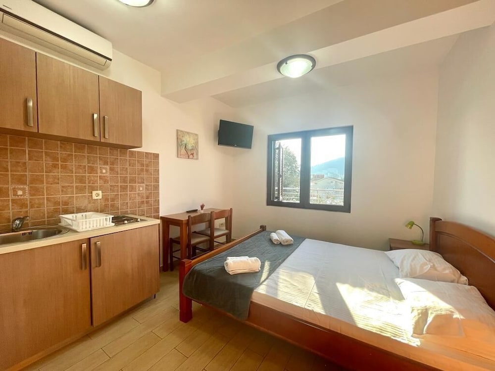 City Studio, 1 Queen Bed With Sofa Bed, City View