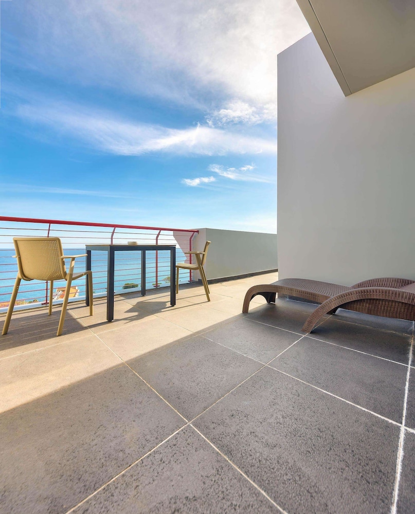 Superior Suite, Ocean View photo 2