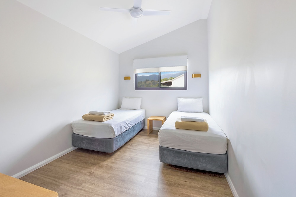 Standard Cabin - Sleeps 7 - Accessible photo 1