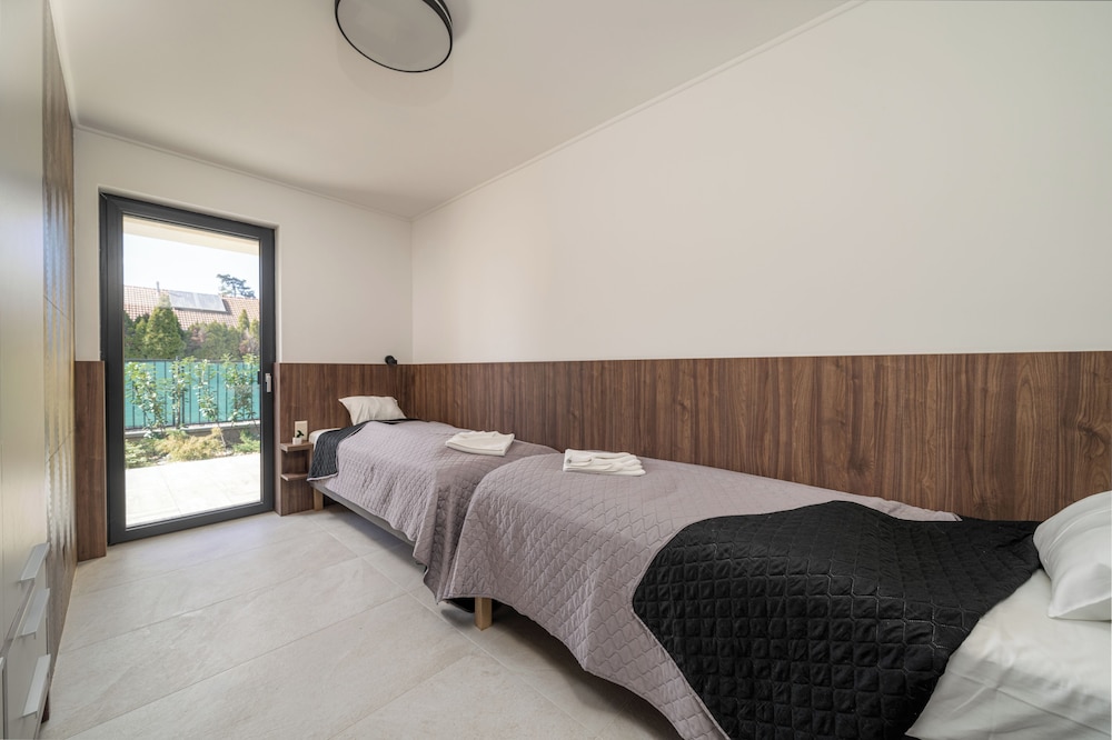 Apartment, 2 Bedrooms, Ground Floor photo 1