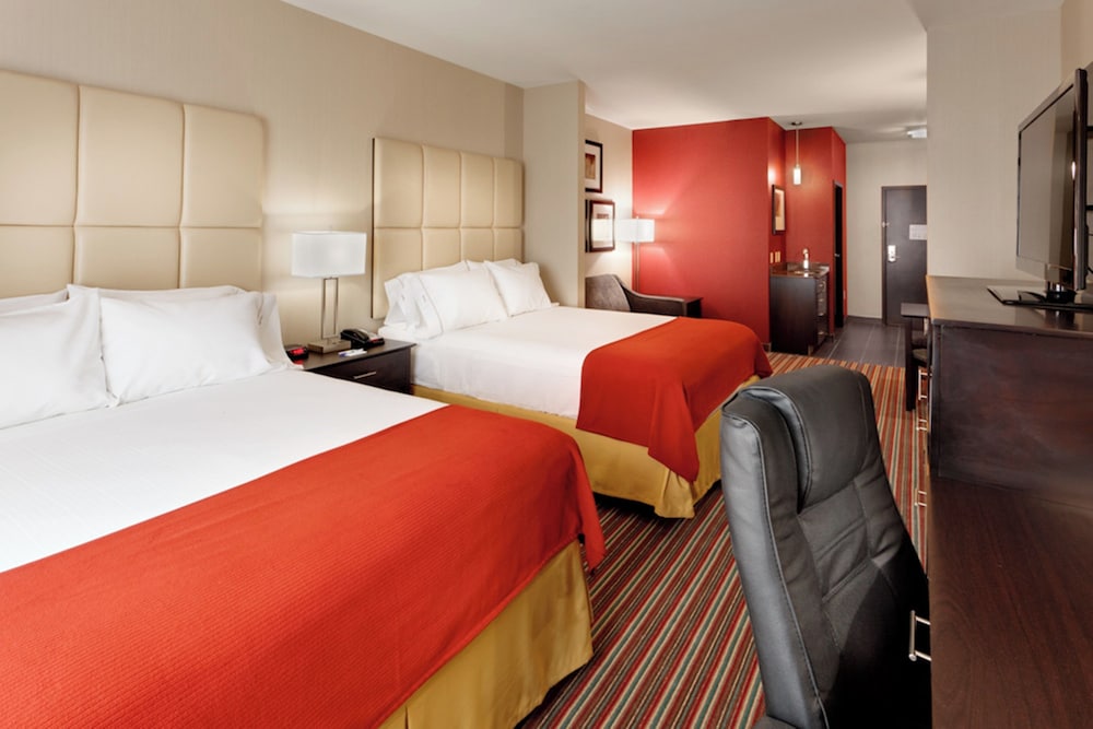 Suite, Multiple Beds - Photo 2