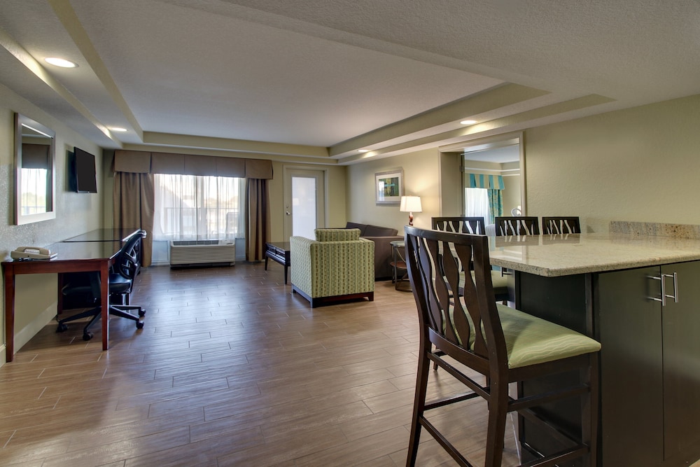 Suite, 1 Bedroom, Balcony, Pool View