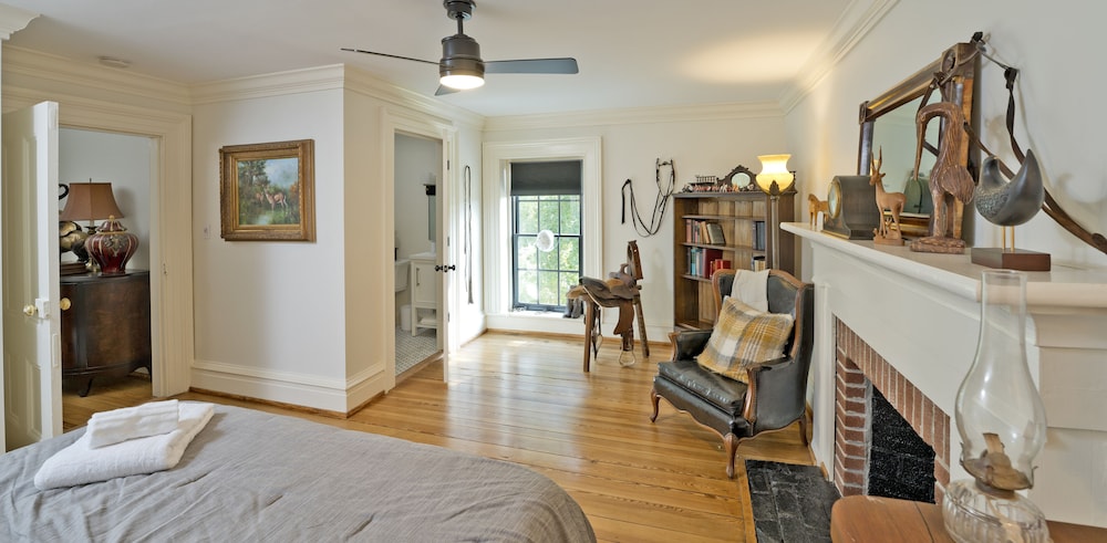 Equestrian Room photo 1