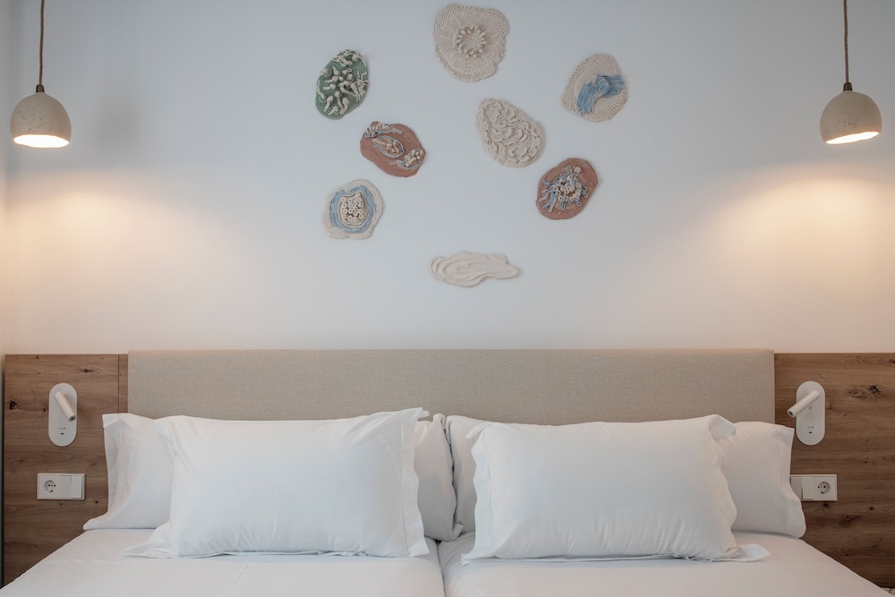 Suite, 1 Bedroom (2+1 child free)