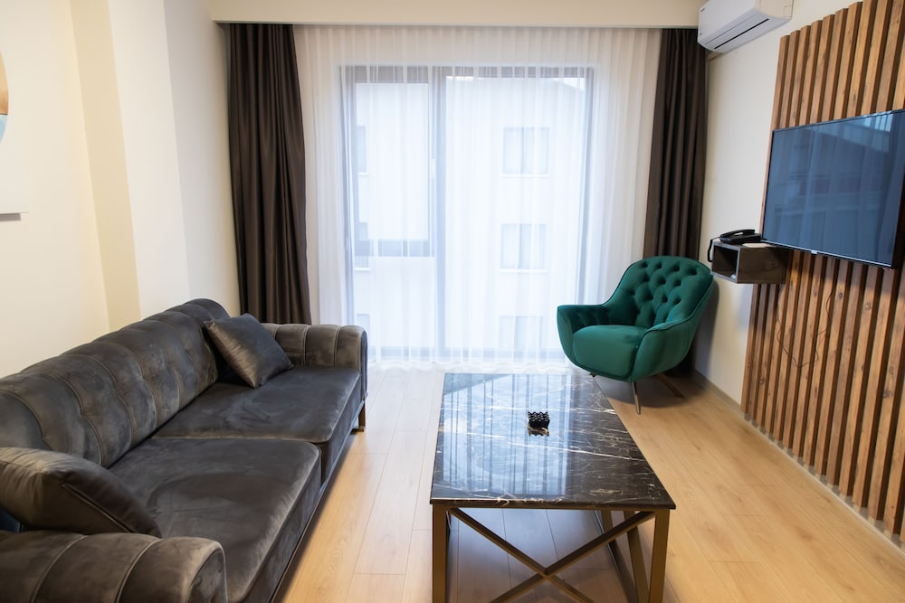 Deluxe Room, 1 Bedroom - Photo 12