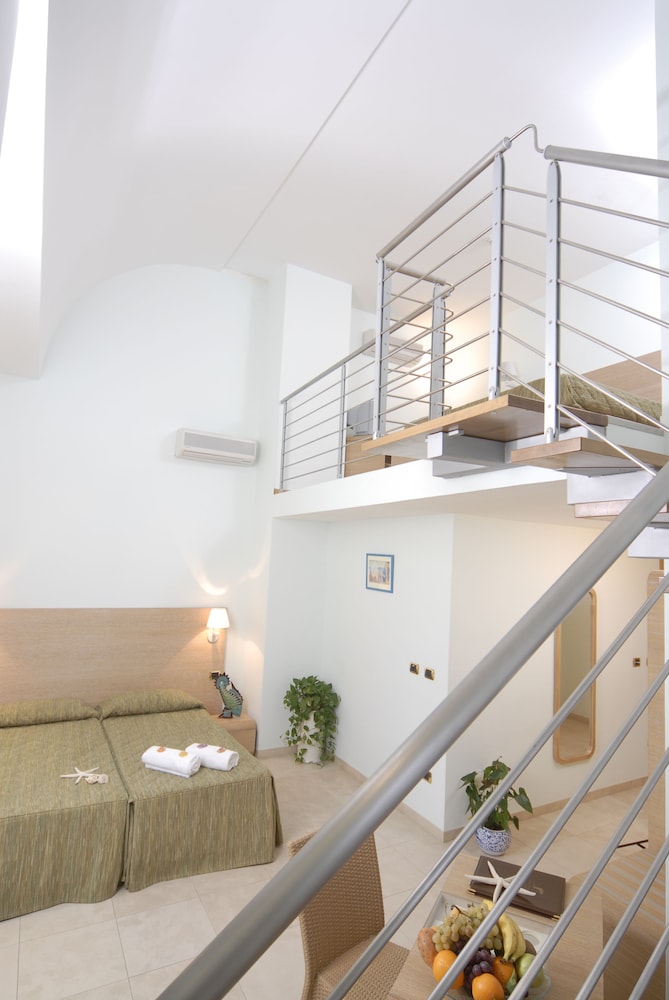 Deluxe Double or Twin Room, Sea View - Photo 1