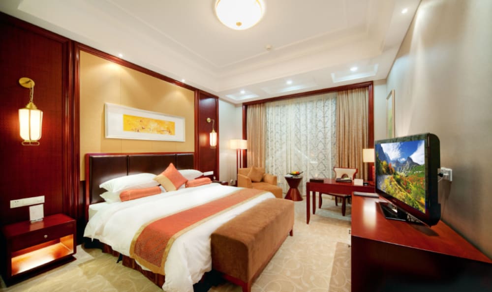 Superior Room, 1 King Bed photo 1
