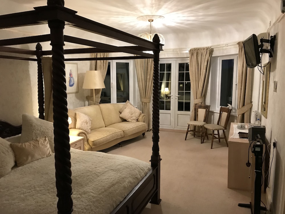 Honeymoon Suite, 1 King Bed, Balcony, Garden View photo 2