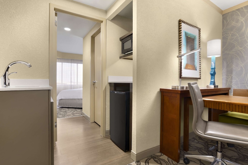 Room, 2 Bedrooms, Non Smoking - Photo 7