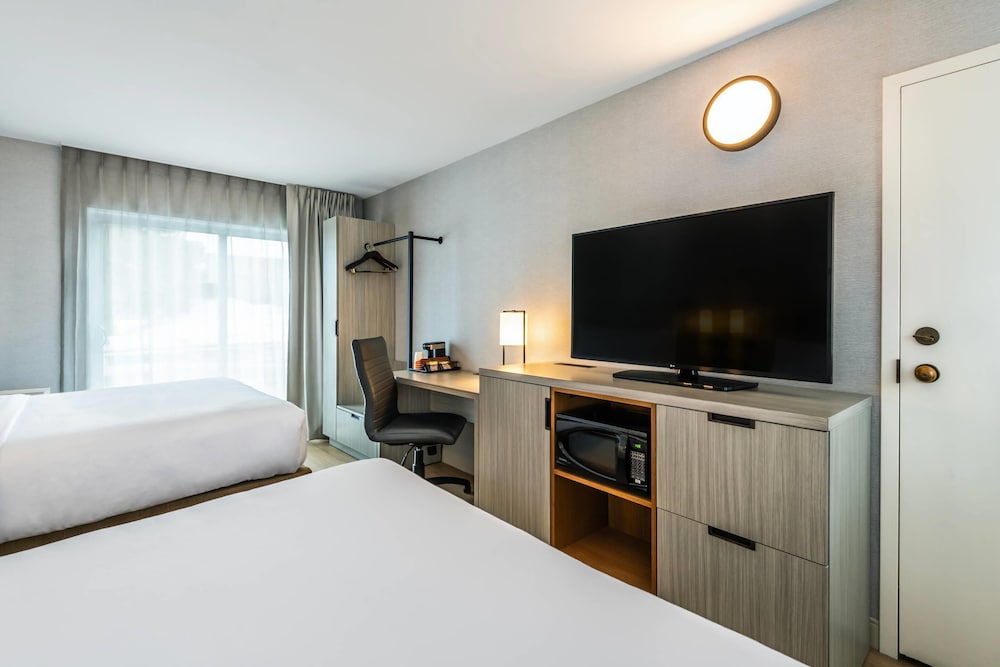 Room, 2 Queen Beds, Non Smoking - Photo 2