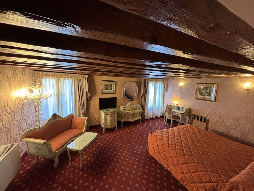 Junior Suite, Canal View