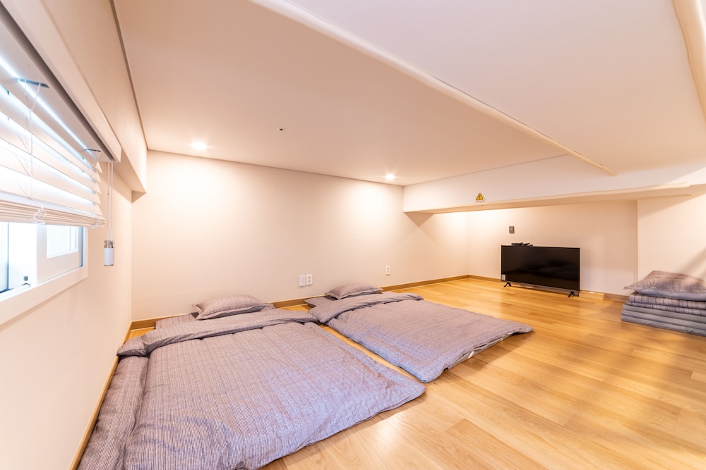 Premium Family Suite With Loft 1602 - Photo 4