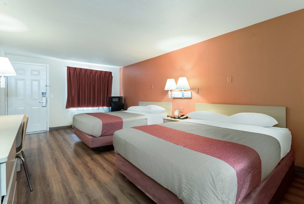 Standard Room, 2 Queen Beds, Smoking, Refrigerator & Microwave photo 1