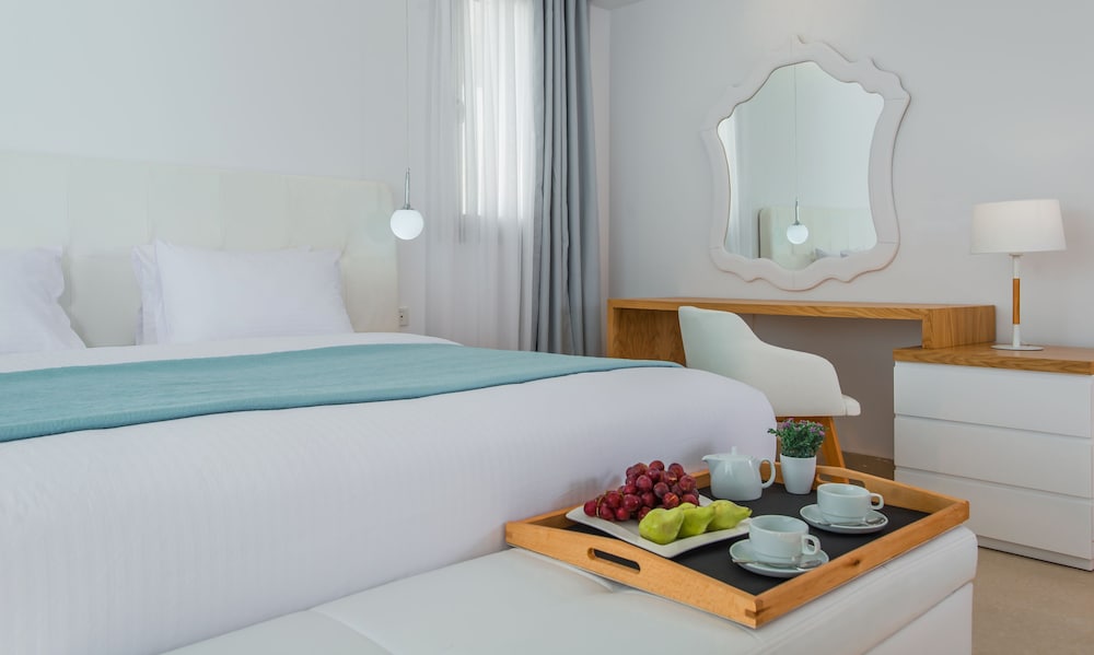 Junior Suite, 2 Twin Beds, Jetted Tub, Sea View