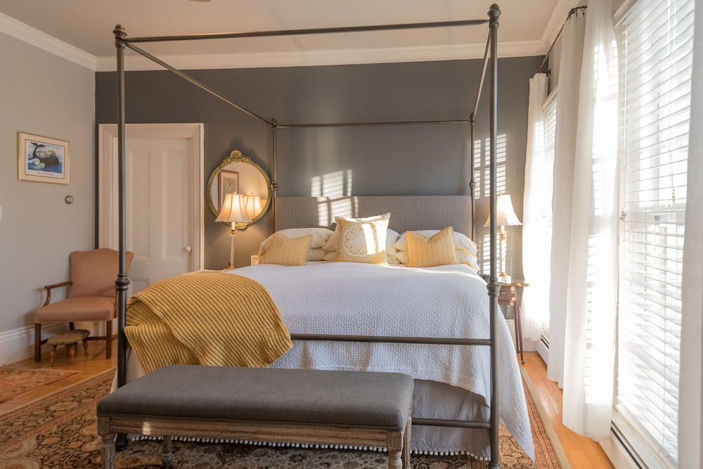 Deluxe Room, 1 King Bed