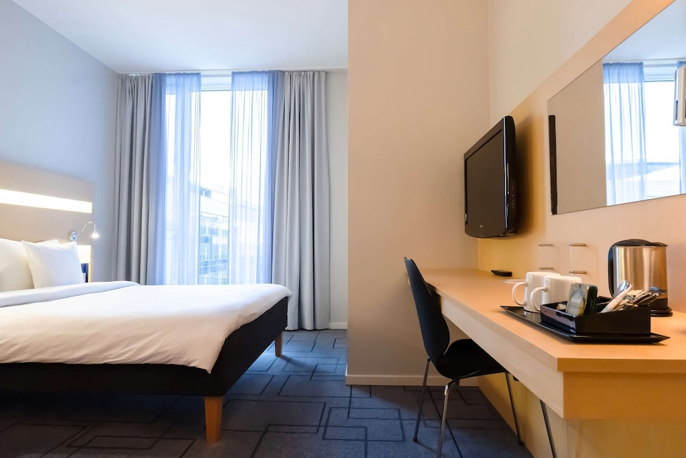 Family Room, Multiple Beds, Non Smoking - Photo 2