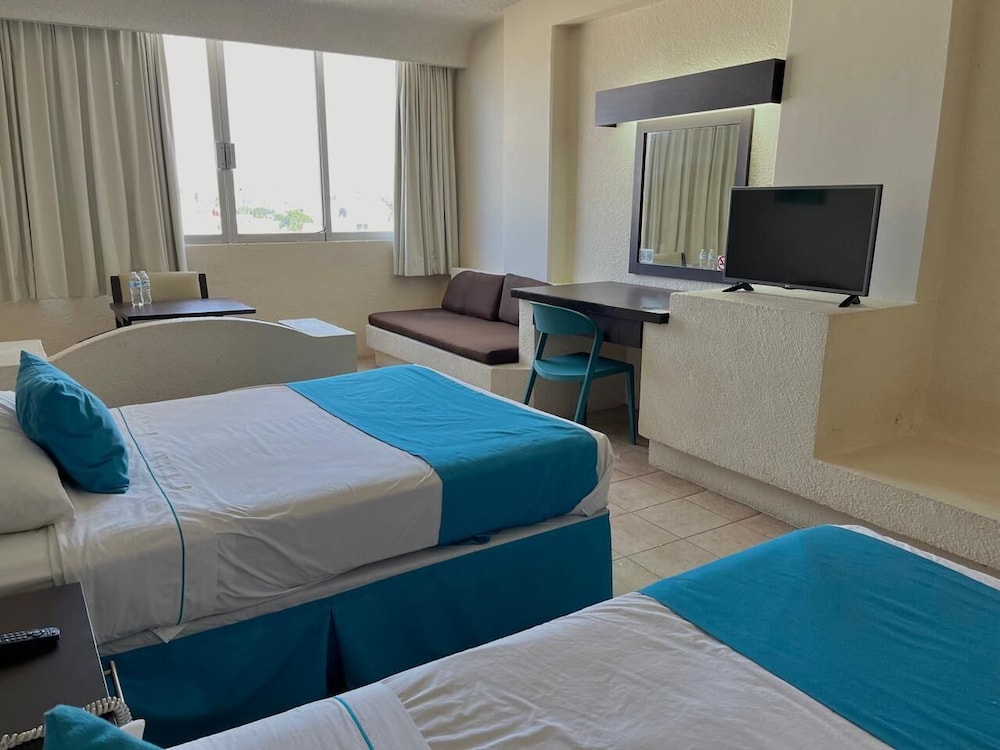 Junior Suite, 2 Double Beds - Photo 6