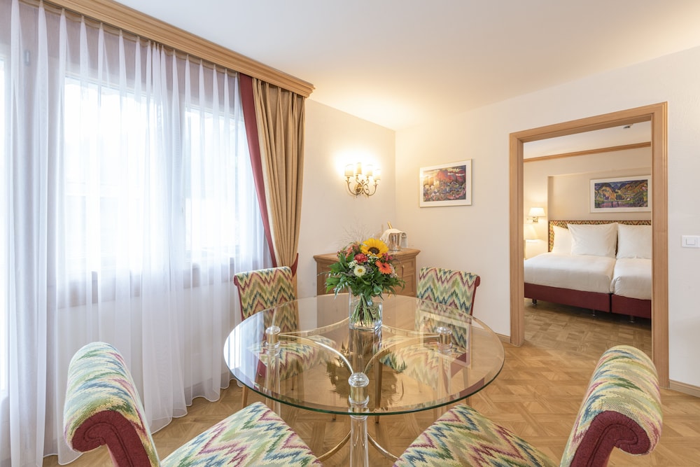 Suite - Photo 3