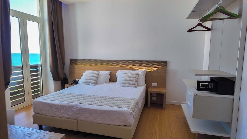 Superior Room, 1 Double or 2 Twin Beds, Sea View (Torre Salinas)