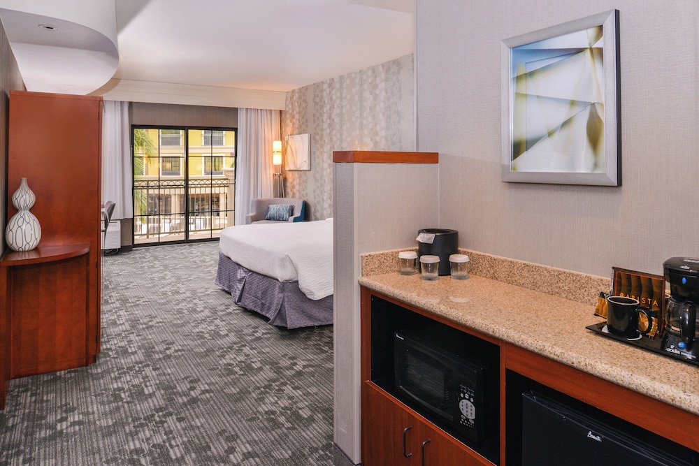 Suite, 1 Bedroom - Photo 3