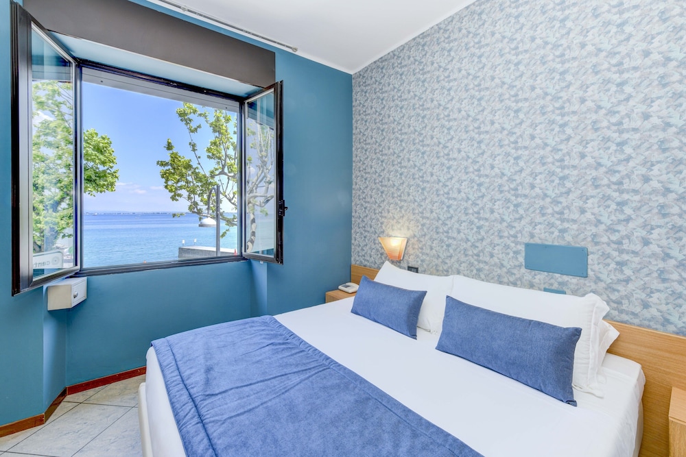Classic Room, Lake View - Photo 12