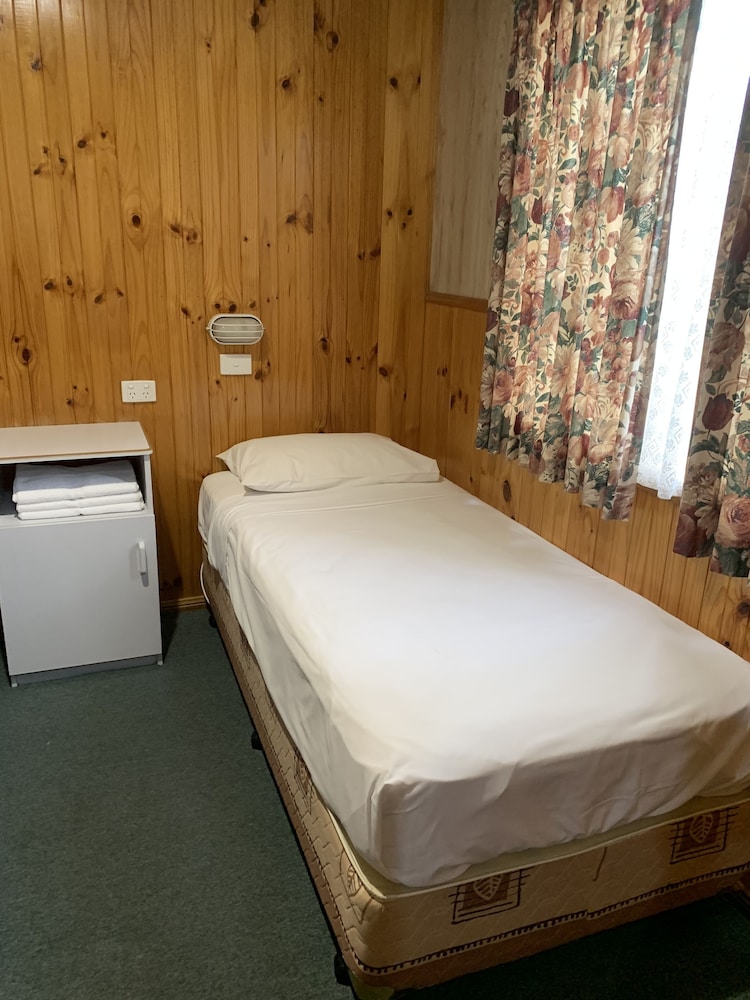Village Deluxe, Sleeps 5 photo 2