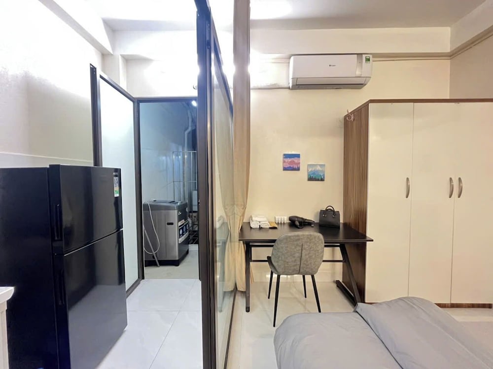 Premier Studio, Kitchen