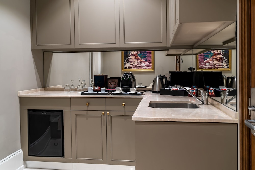Royal Suite, 1 Bedroom, Non Smoking, City View - Photo 3