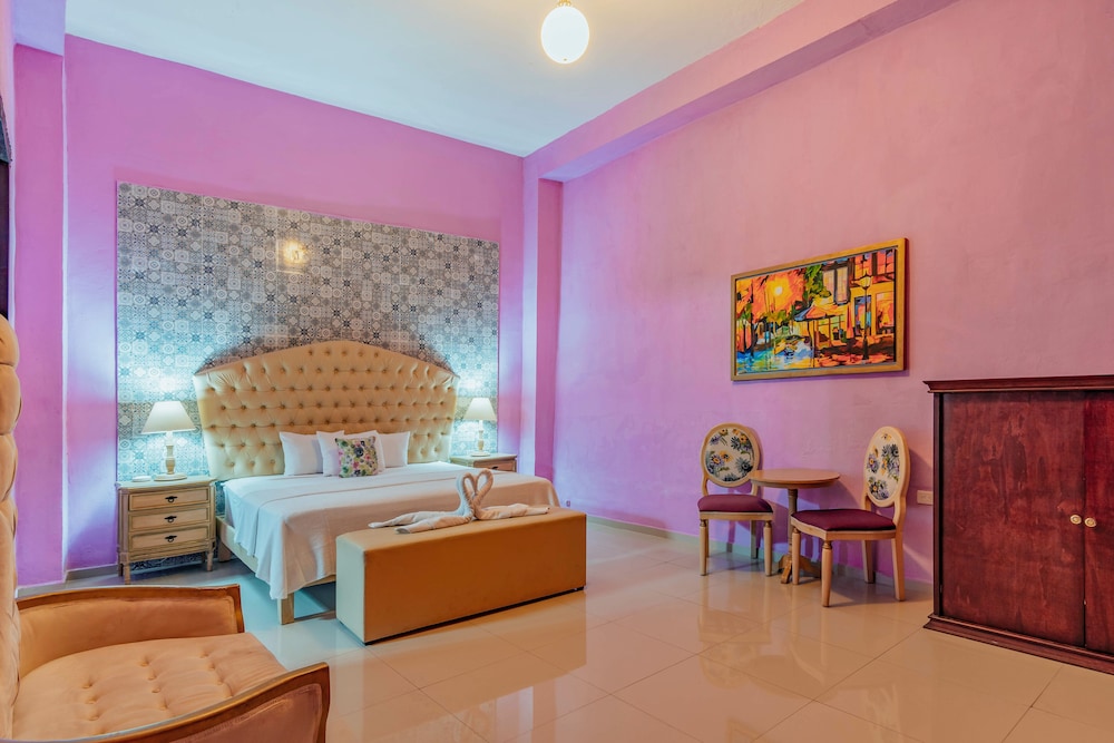 Deluxe Studio Suite, 1 King Bed