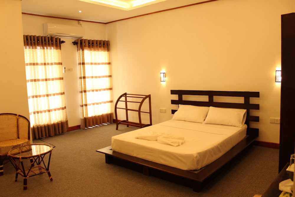 Luxury Double Room, 1 Queen Bed, Private Bathroom, Lagoon View, photo 6