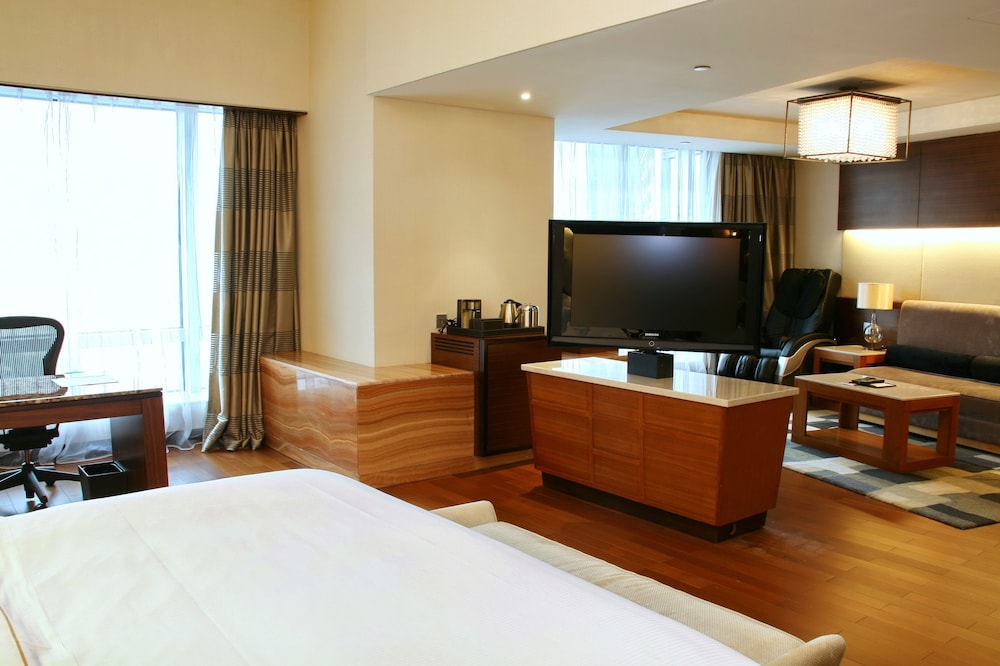 Club Suite, 1 Bedroom, City View photo 2
