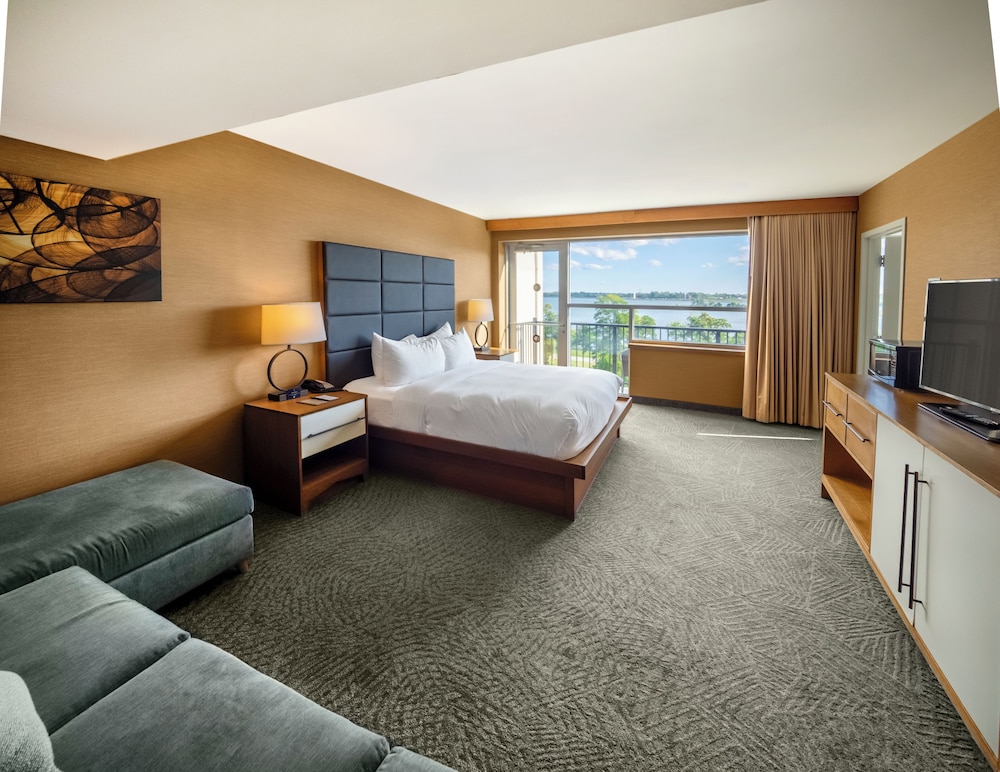 Room, 1 King Bed, Jetted Tub, River View (Balcony) photo 1