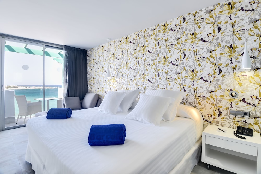 Deluxe Room, Hot Tub, Sea View - Photo 4