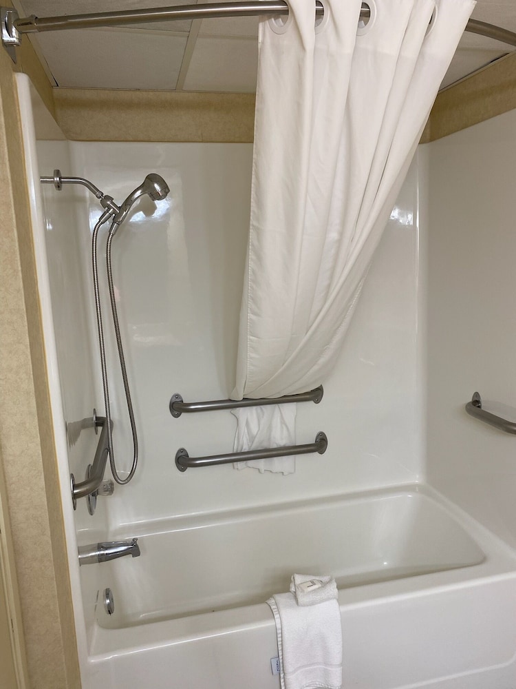 Standard Double Room, Accessible Bathtub photo 2