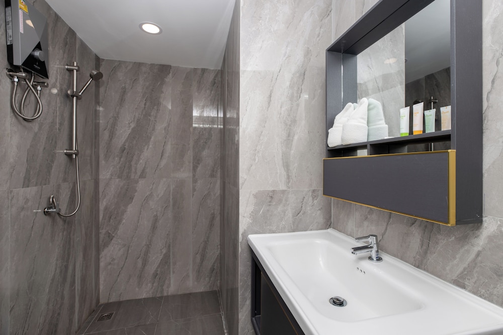 Superior Suite - Photo 2