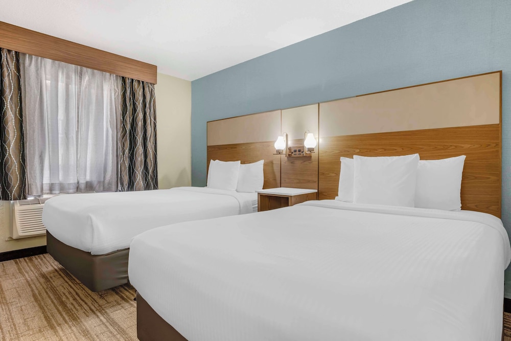 Suite, 2 Double Beds, Non Smoking, Kitchen (1st Fl;Pet Friendly;FWY Side, FK) - Photo 1