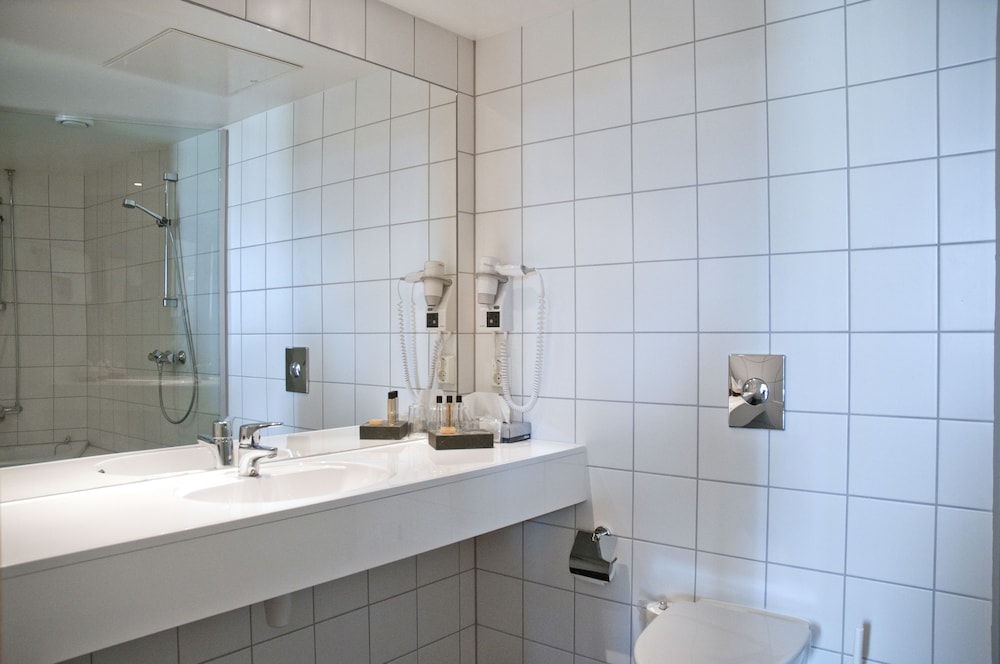 Standard Twin Room - Photo 7
