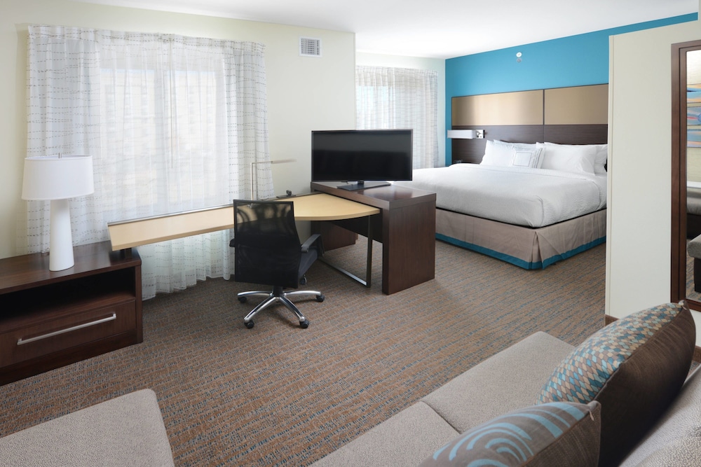 Studio, 1 King Bed with Sofa bed (Mobility/Hearing Accessible, Tub) photo 1