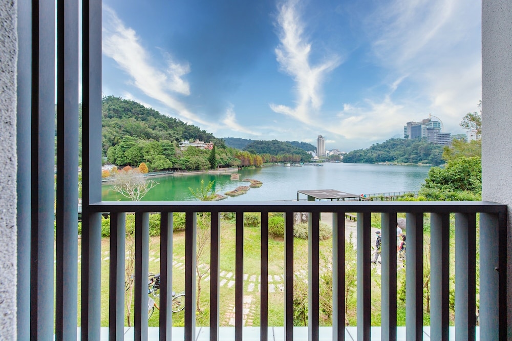 Quadruple Room, Lake View photo 3