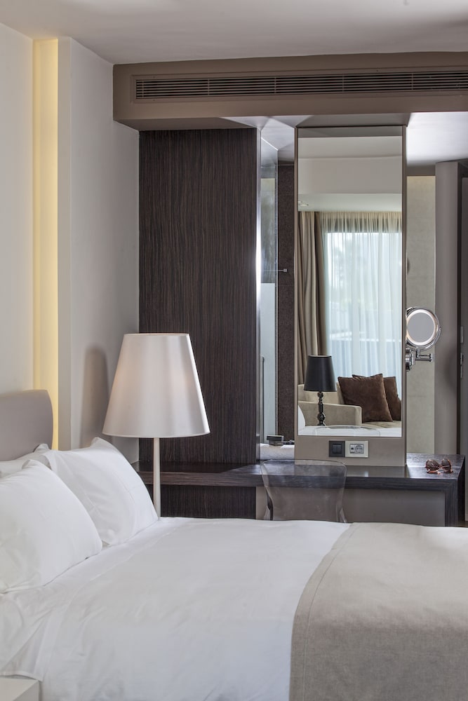 Deluxe Suite, Sea View - Photo 2
