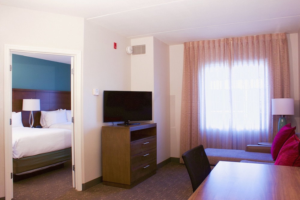 Suite, 1 Bedroom, Kitchen (Living Area) photo 2