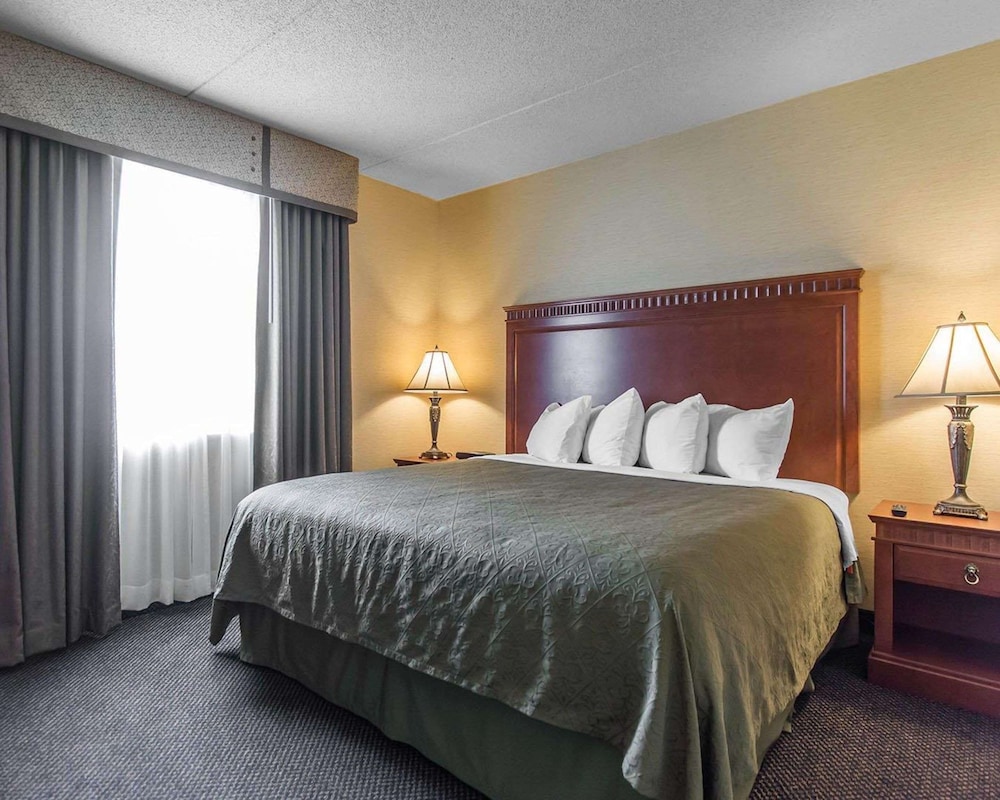 Suite, 1 King Bed, Non Smoking (Upgrade) - Photo 1