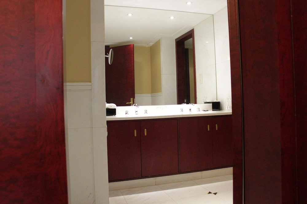 Business Room, 1 King Bed - Photo 6