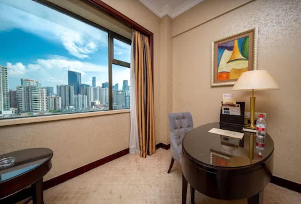 DELUXE KING ROOM - Photo 2