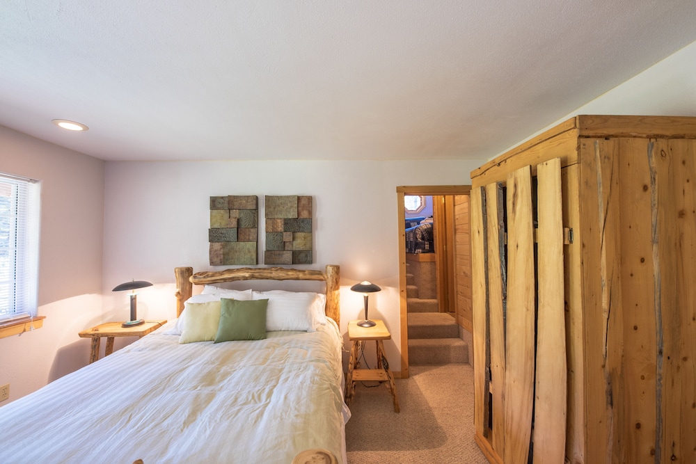 Family Loft, Multiple Beds, Non Smoking, Balcony (Upstairs Private Bath) photo 2
